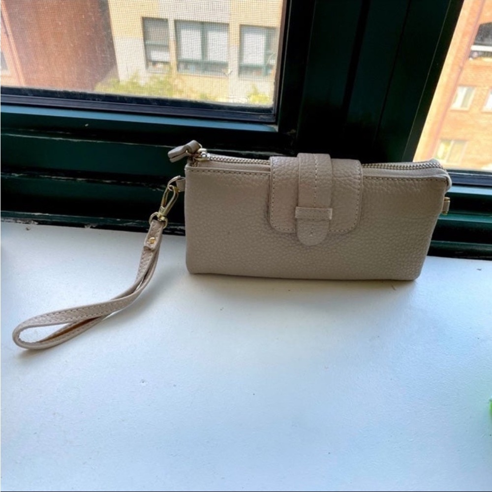 Remi & Reid Beige Cream Wristlet